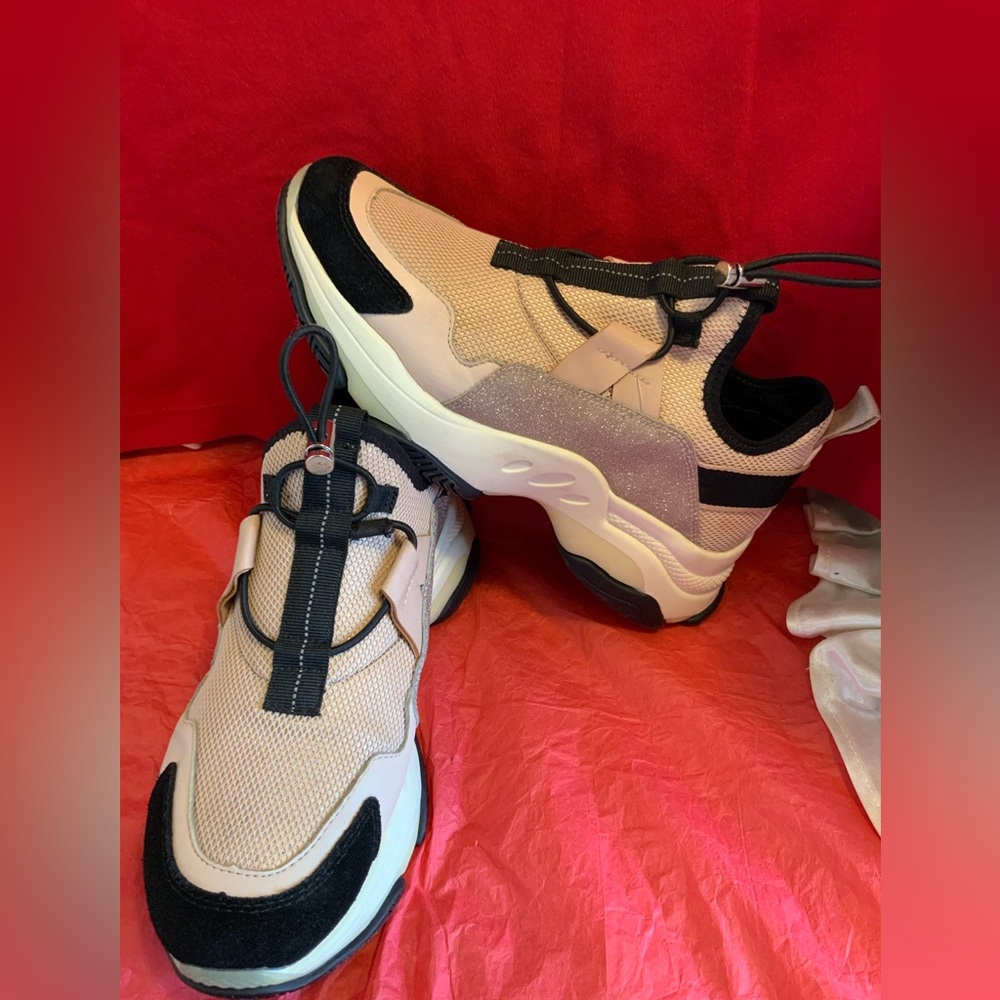 STEVE MADDEN - Picture 2 of 9